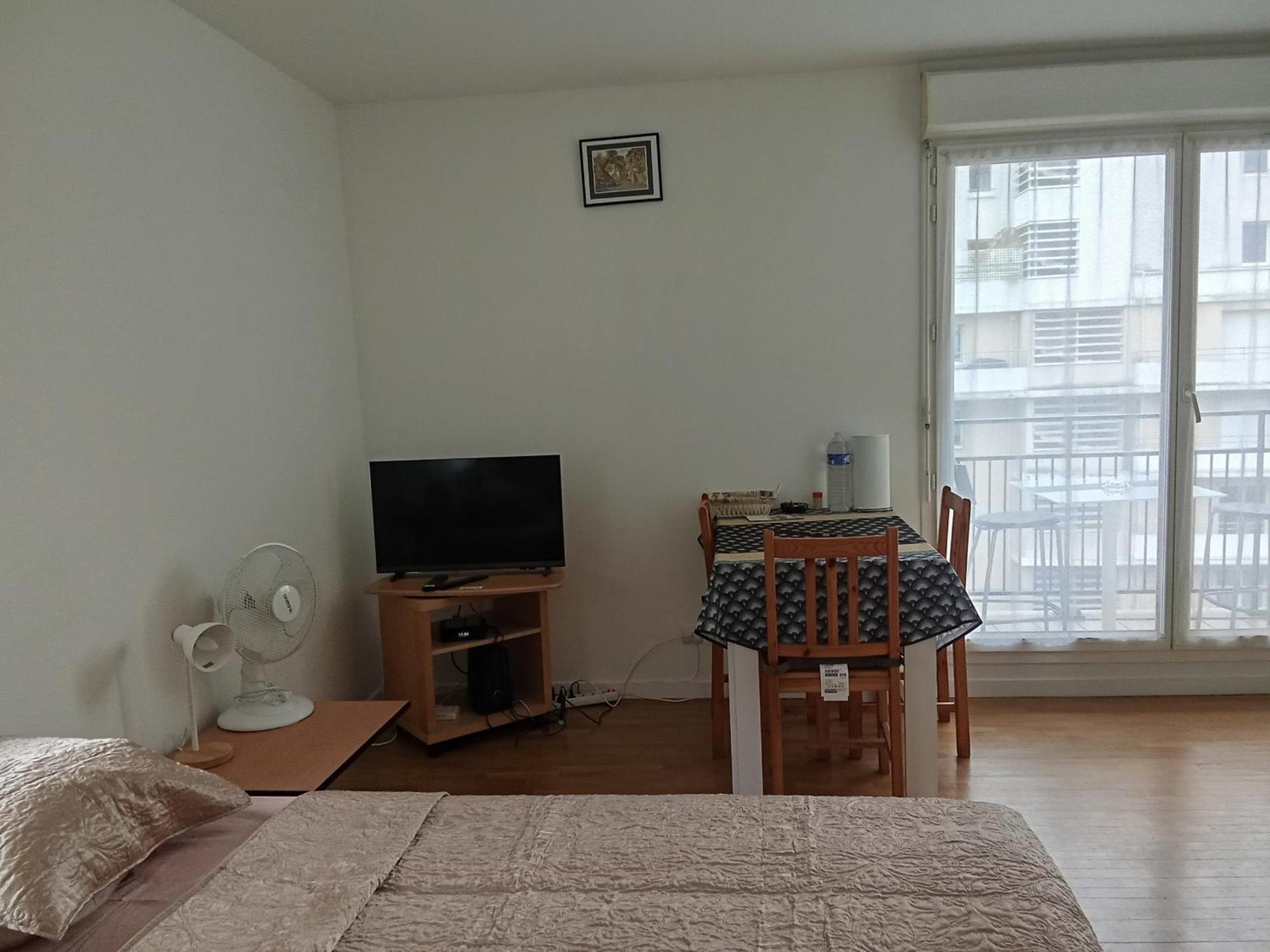 Apartment Lumineux Courbevoie